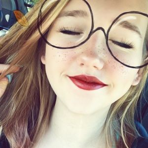 Meet your Posher, Elaina